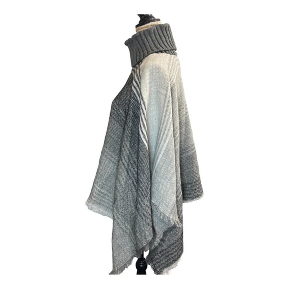 Tahari Poncho Womens OS Gray Striped Ombre Sweater Knit Turtleneck Fringe Office - Picture 2 of 7